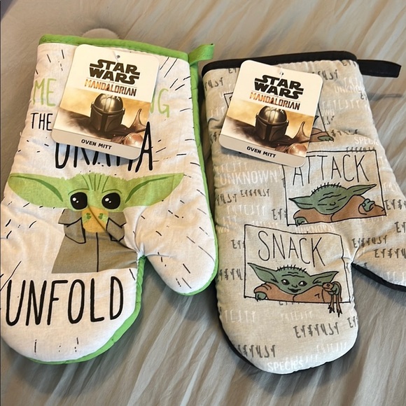 Other - Star Wars Mandalorian Oven Mitts